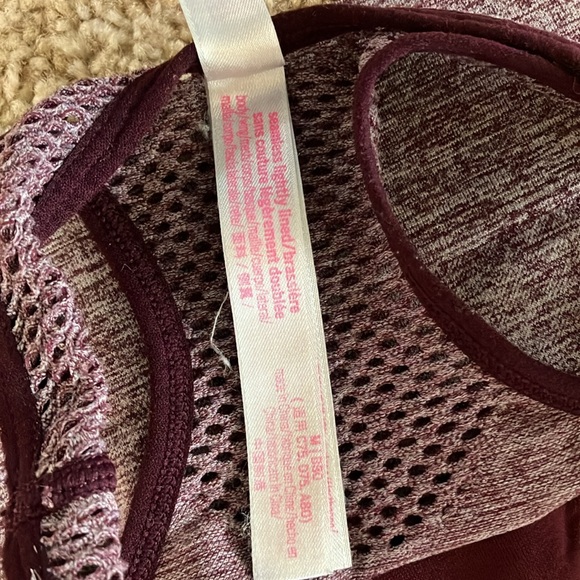 Set of 4 Pink by VS Size Medium seamless lightly lined sports bras - Picture 5 of 6